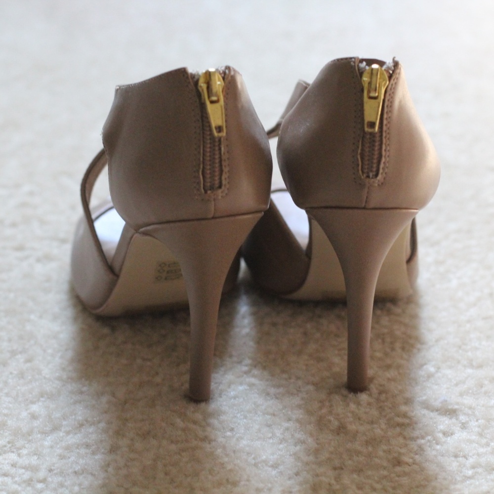 Express high heels - Picture 3 of 4